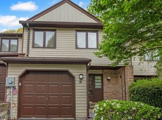 89 Stockton Ct, Morris Plains, NJ 07950