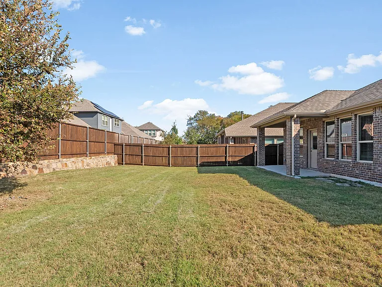 1413 Lake Grove Dr — Photo 36
