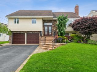 2938 Frankel Blvd, Merrick, NY 11566