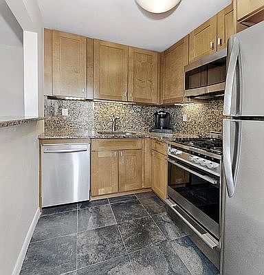 5th image of 201 E 36th St APT 17E