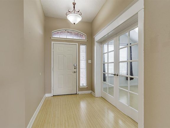 4th image of 808 Deering Dr
