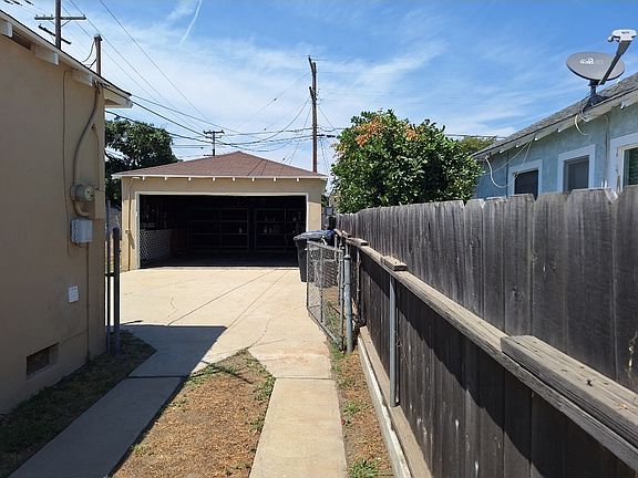 3rd image of 5717 Roosevelt Ave