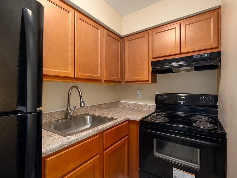 8372 Beacon Blvd — Photo 14