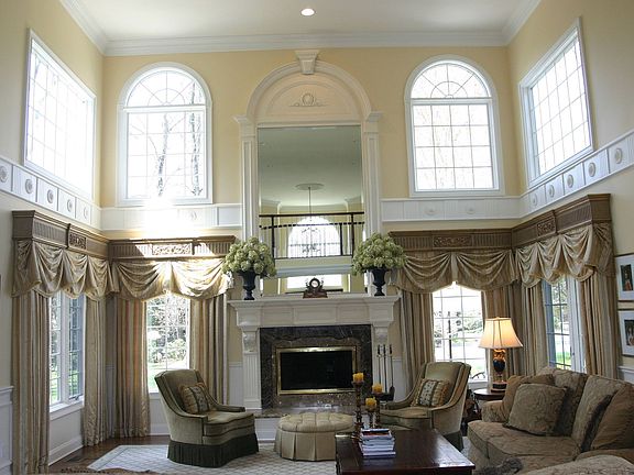 2 Story Great w/ Wet Bar