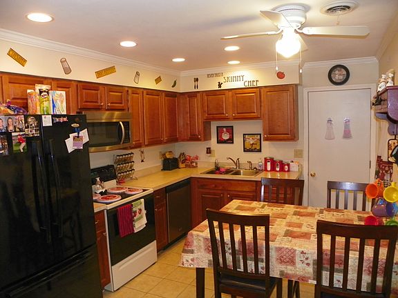 3rd image of 43 Long St