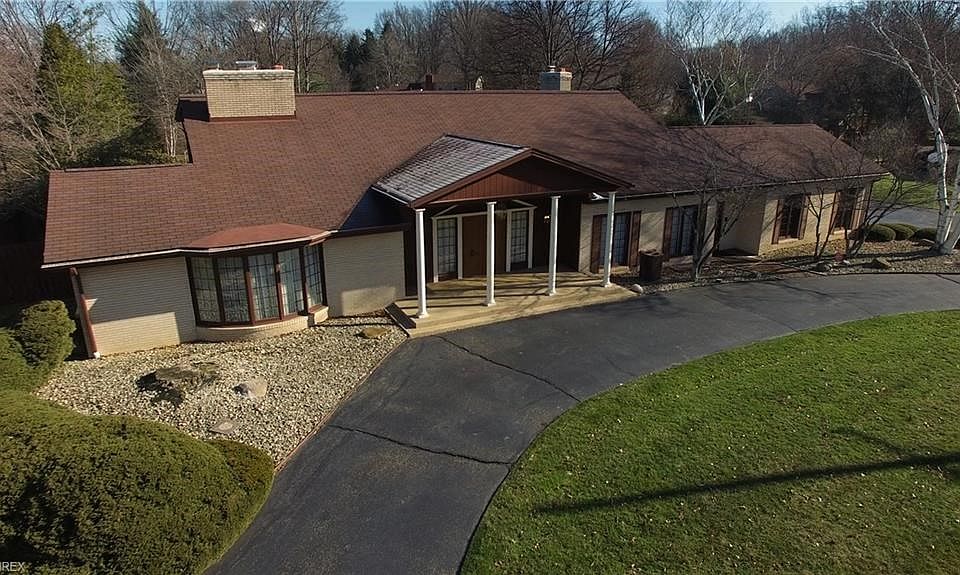 1st image of 8887 Echo Lake Dr NE