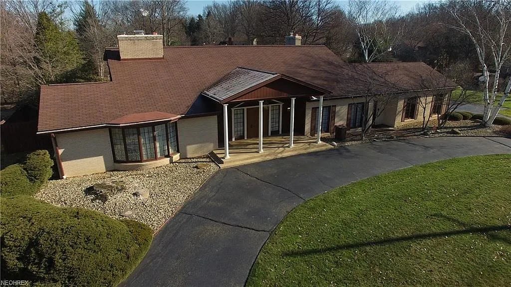 8887 Echo Lake Dr NE photo 1