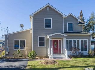 11 7th Ave S, Huntington Station, NY 11746