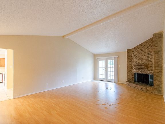 3rd image of 816 Whitehall Dr