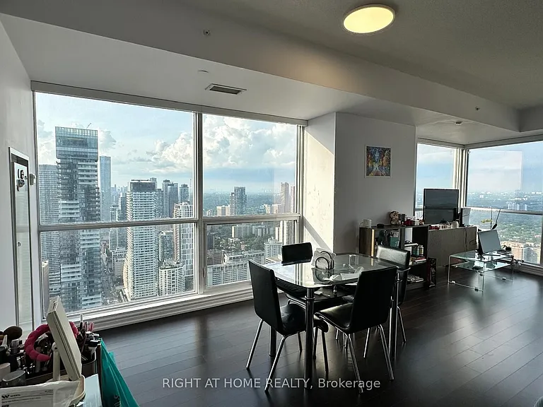 386 Yonge St #5502 — Photo 13