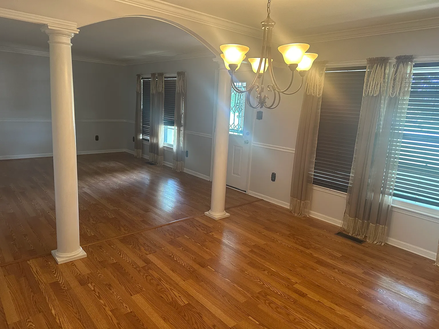 3 bed, 3247 sqft, $2,300 — Photo 4