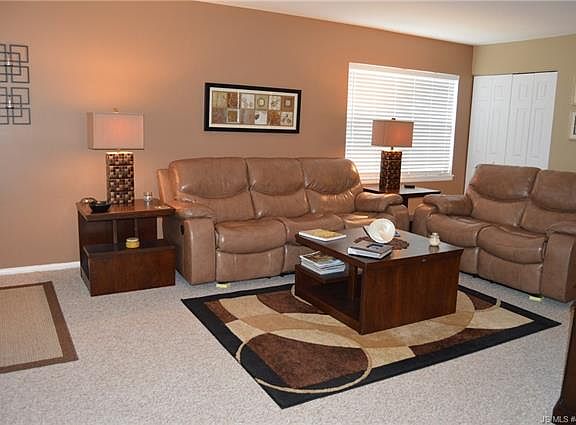 2nd image of 552A Sheffield Ct #100A