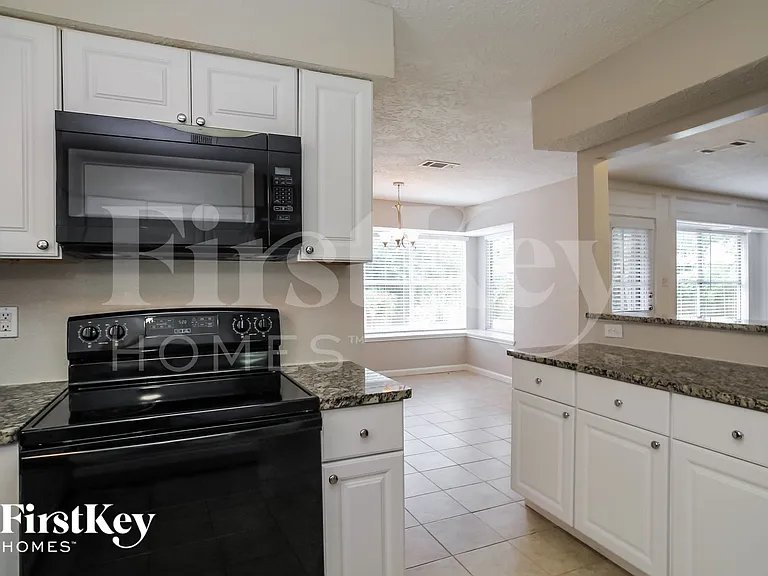 24106 Creekview Dr — Photo 8
