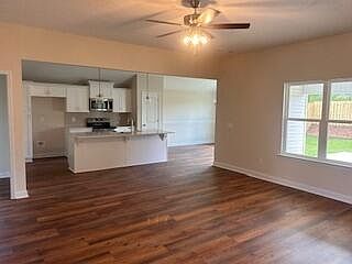 4th image of 130 Atherstone St
