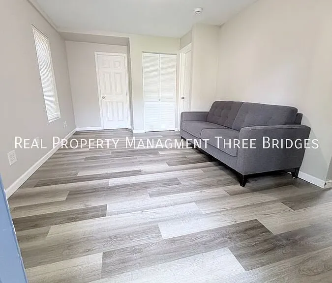 9024 Forest Ave — Photo 18