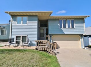 1405 Cottonwood Ave, Minot, ND 58701