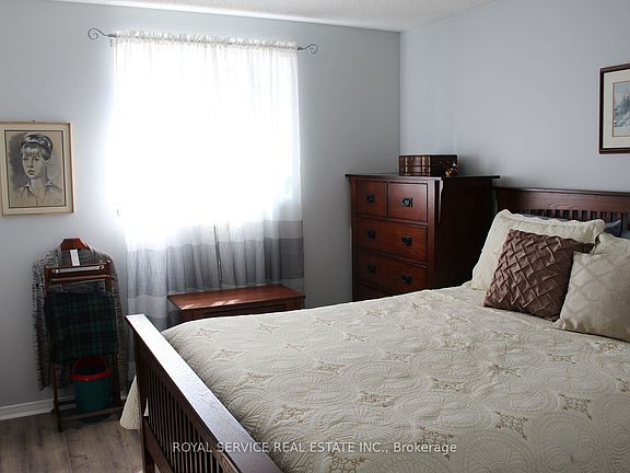 4th image of 209 Sutherland Cres #102