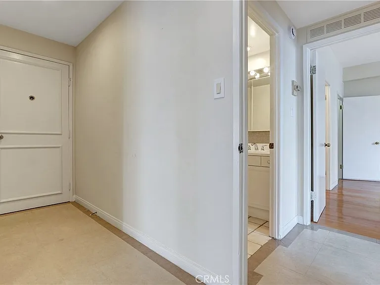 10787 Wilshire Blvd #802 — Photo 3