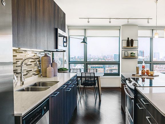3rd image of 360 W Hubbard St #13408