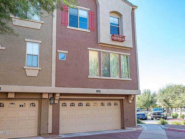 2 bed, 2.5 bath, 1100 sqft, $1,850 — Photo 1