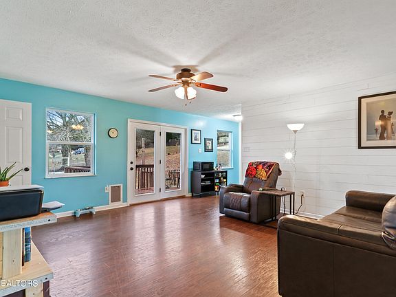 5th image of 3636 Lakeside Dr