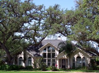 353 Glen Oaks Ln, Cuero, TX 77954