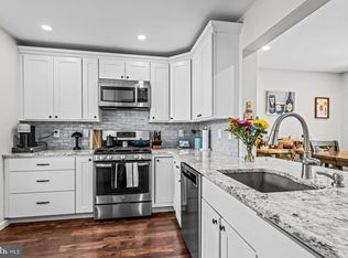 122 Kettlebrook Dr, Mount Laurel, NJ 08054