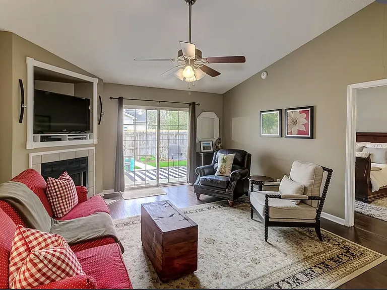 1691 Dexter Ln — Photo 8