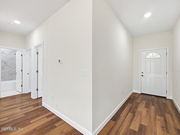 5th image of 115 SIESTA Circle