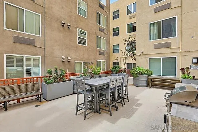1 bed, 731 sqft, $2,375 — Photo 4