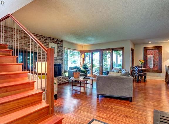 3rd image of 216 N Hayden Bay Dr