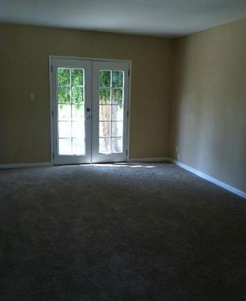 4th image of 21036 Cohasset St
