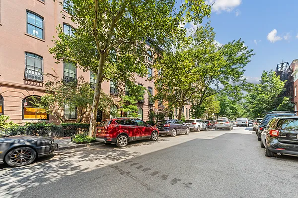 Rented by Vector New York, LLC | media 9