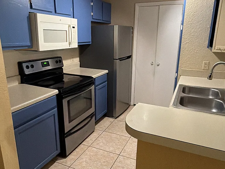 4400 Thornbriar Ln #106 — Photo 1
