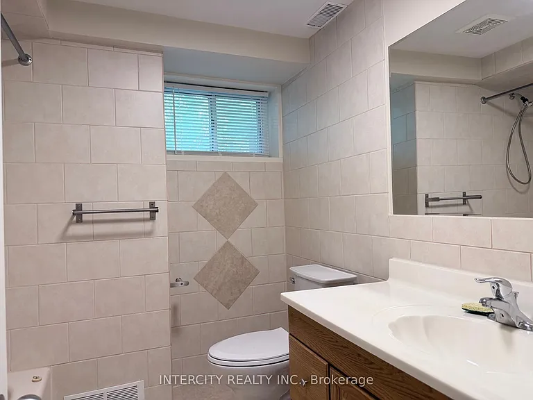36 Strathburn Blvd — Photo 15