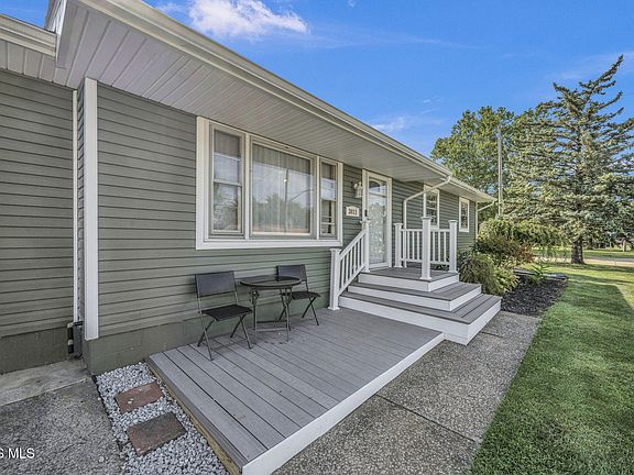 3rd image of 3811 Hoffman Dr