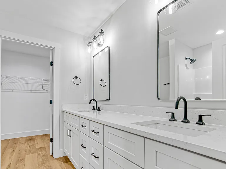 111 Iris Ln — Photo 9