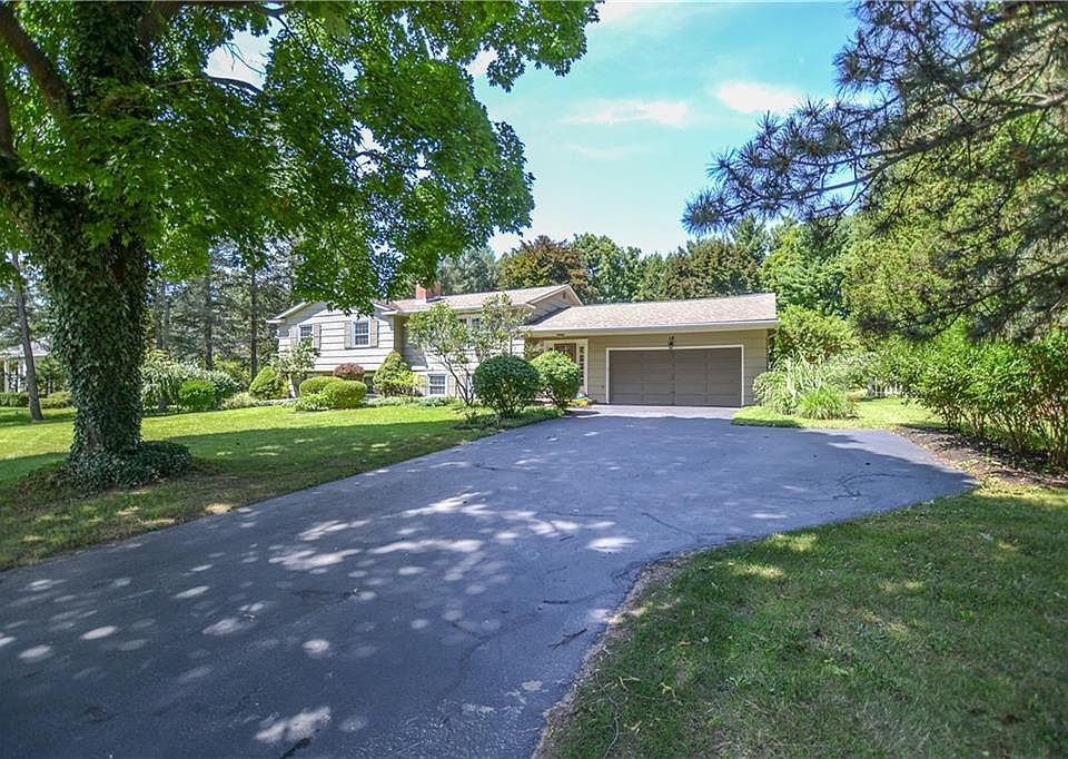 1st image of 18 Van Cortland Dr