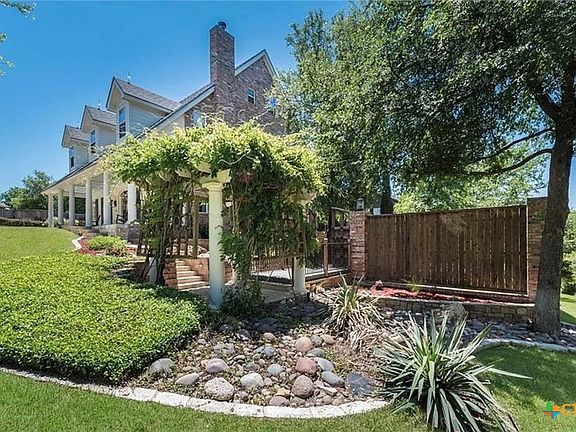 3rd image of 1905 Canyon Springs Dr