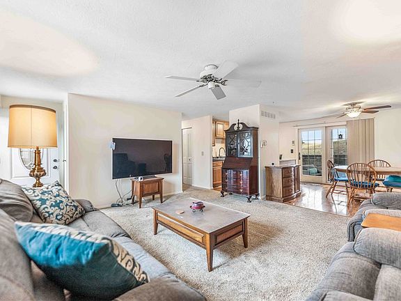 5th image of 209 Glenmore Dr
