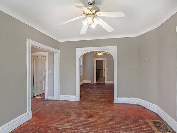 3rd image of 935 Thomas St SE