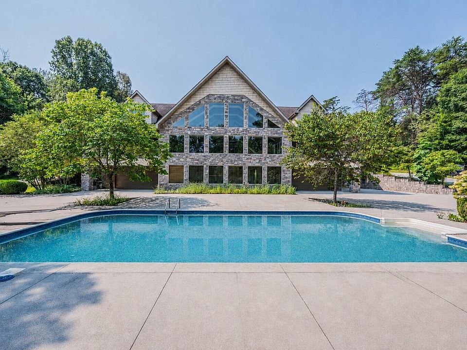 1st image of 344 Oak Dr
