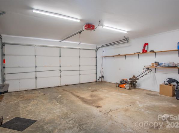 82 Avisco Rd, Robbinsville, NC 28771