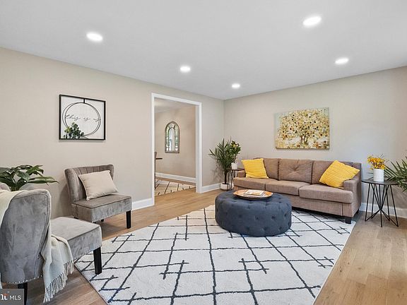 3rd image of 529 Bay Green Dr