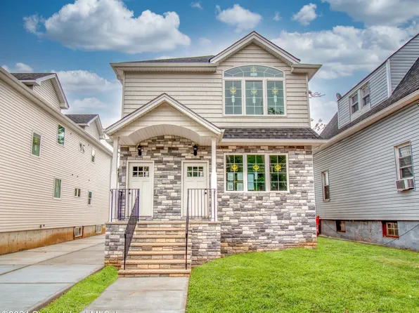 437 Clove Rd, Staten Island, NY 10310