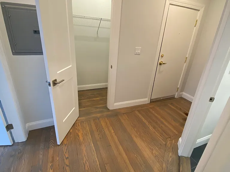 32 Queensberry St #9 — Photo 6
