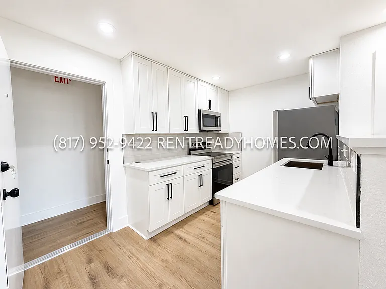 1510 W Jefferson Blvd #203 — Photo 2