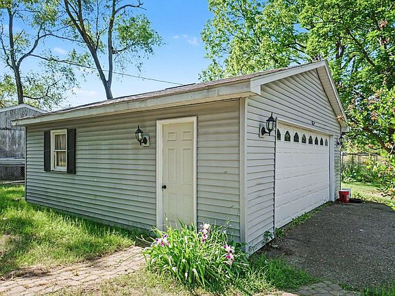 5th image of 128 Kimball Ave