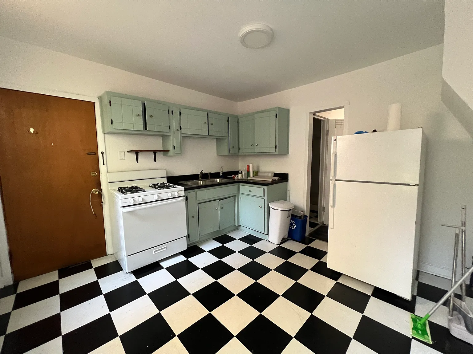 1 bed, 600 sqft, $1,300 — Photo 1