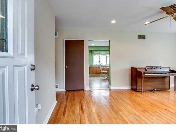 4th image of 2616 Newell Dr